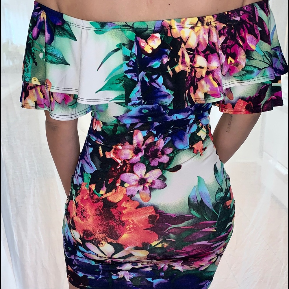 Dress - Picture 3 of 4
